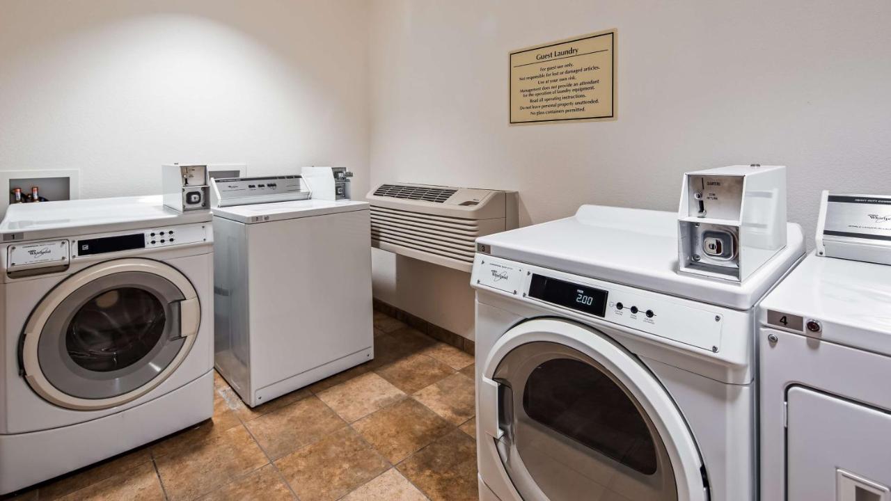 | Best Western Plus Carousel Inn & Suites