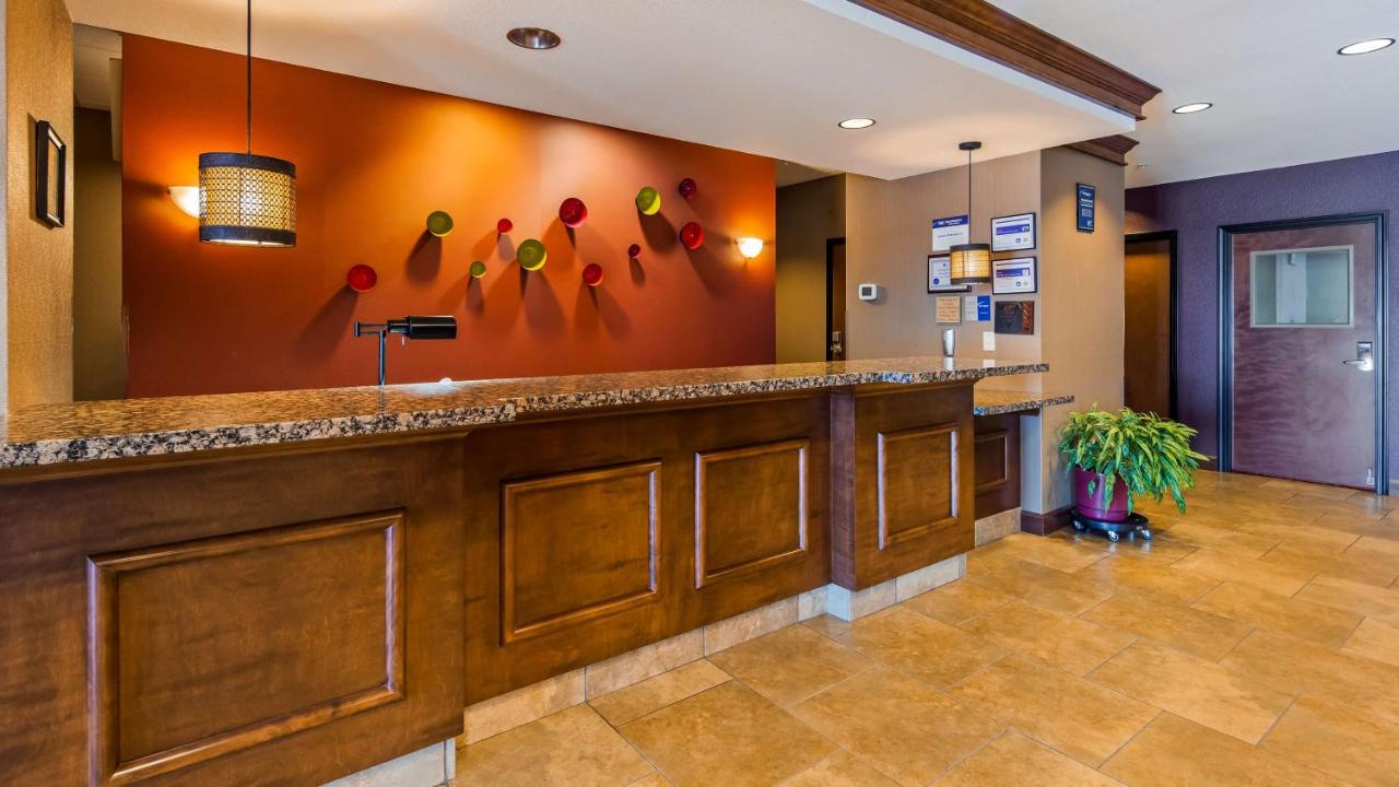 | Best Western Plus Carousel Inn & Suites