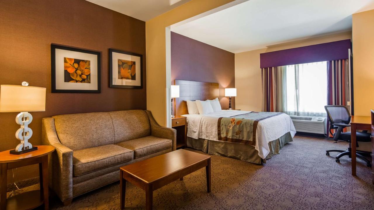| Best Western Plus Carousel Inn & Suites