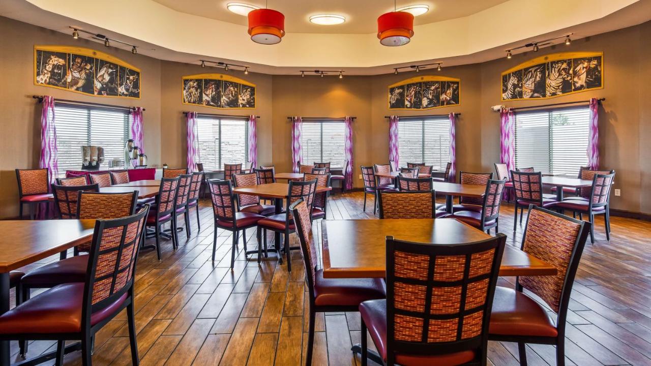 | Best Western Plus Carousel Inn & Suites