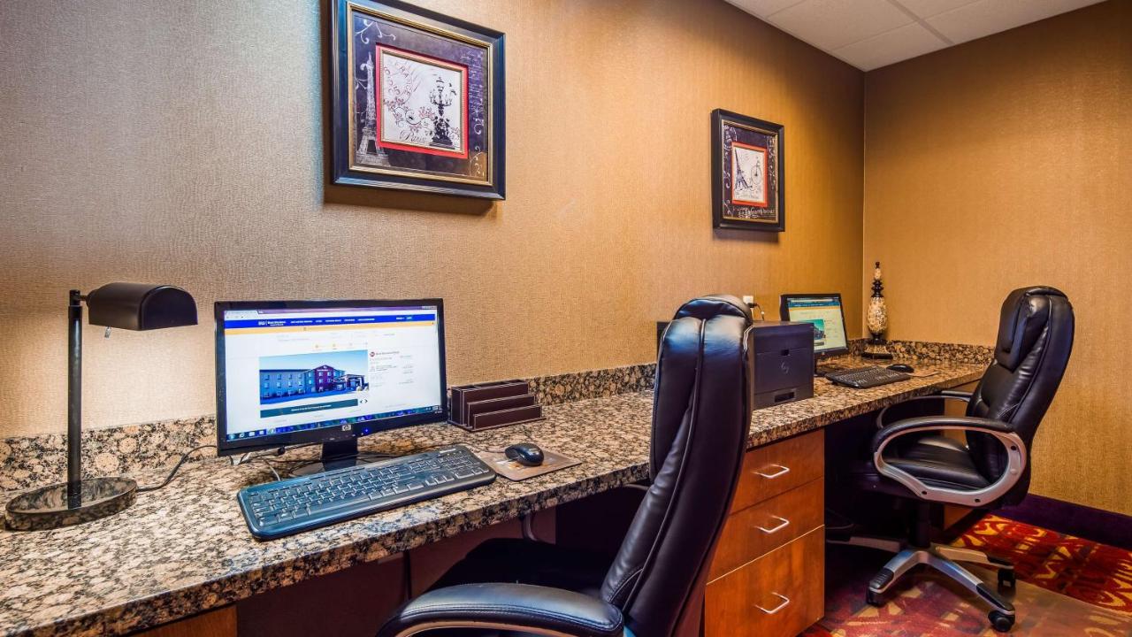 | Best Western Plus Carousel Inn & Suites