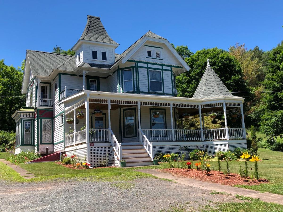 | Antique Rose Inn Windham