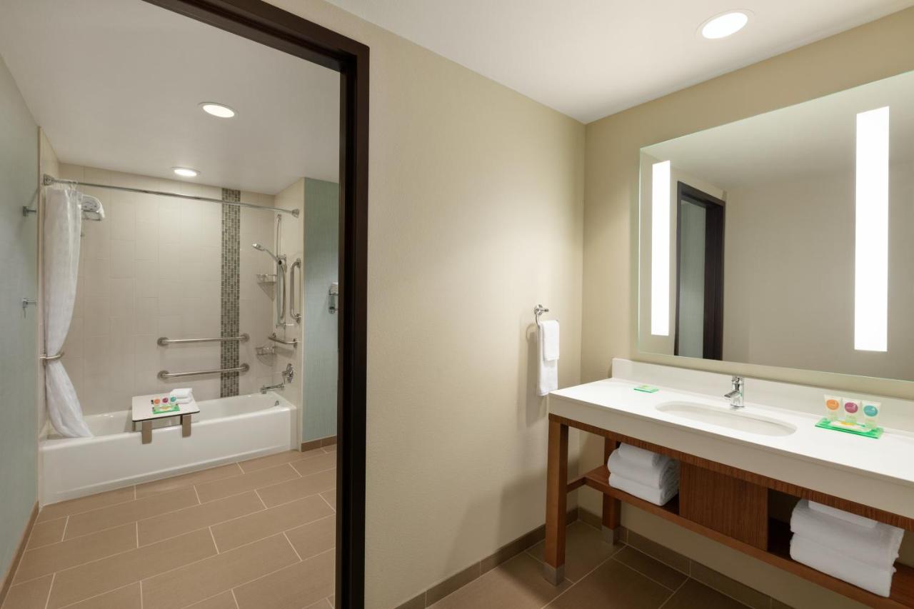 Queen Room with Two Queen Beds - Disability Access at Hyatt Place Page Lake Powell