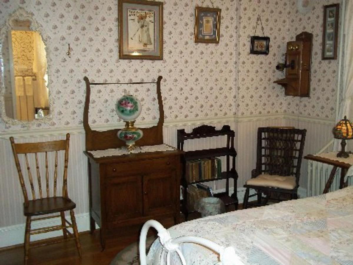 Queen Room at A Sentimental Journey
