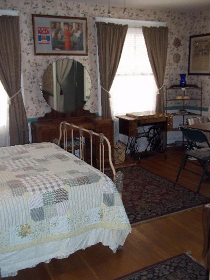 Queen Room at A Sentimental Journey