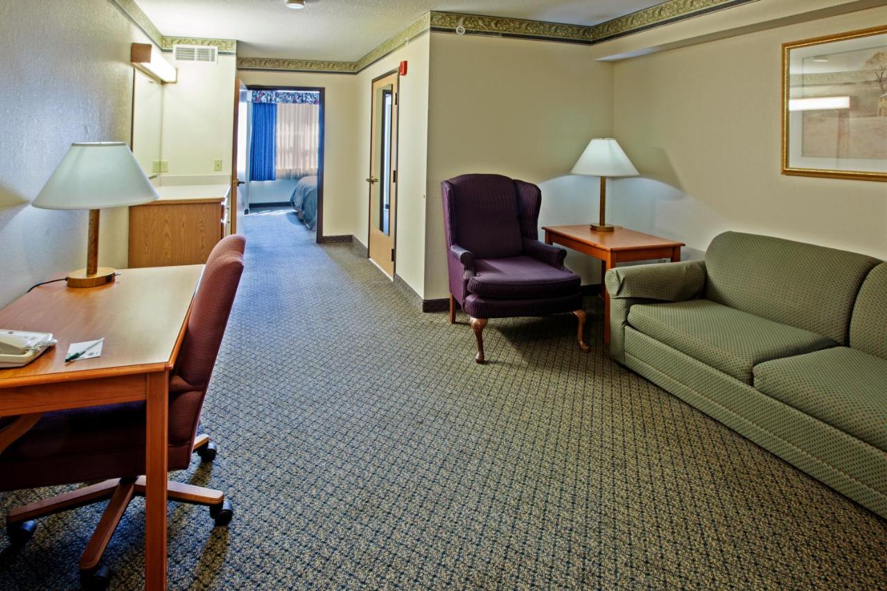 One-Bedroom King Suite - Disability Access at Country Inn & Suites by Radisson, Lansing, MI