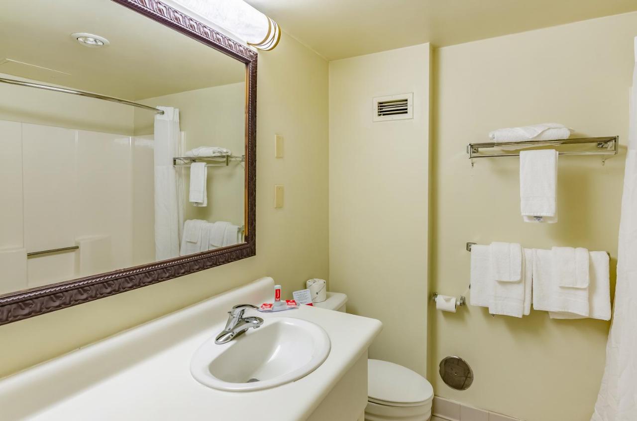Queen Room with Two Queen Beds - Non-Smoking at Radford Inn