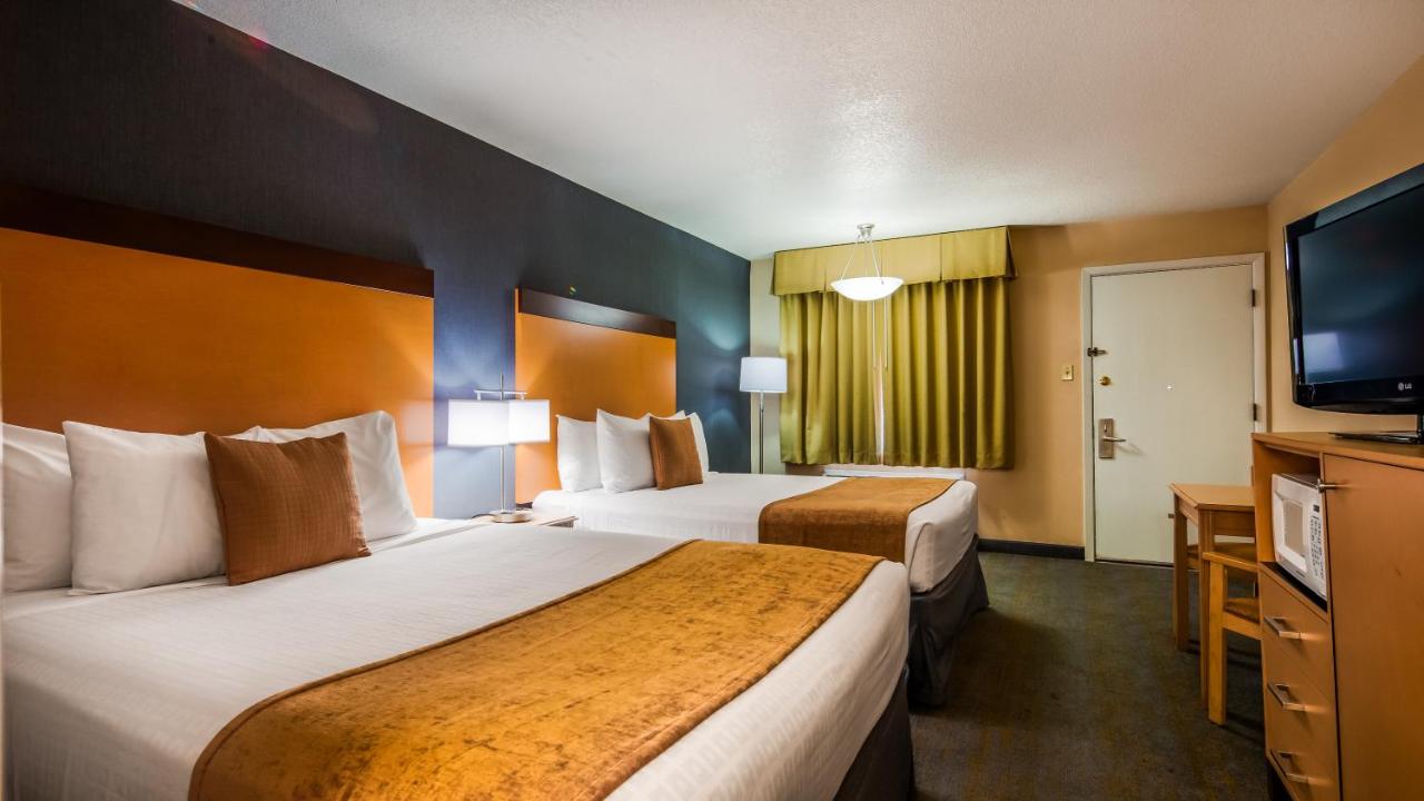 Queen Room with Two Queen Beds - Non-Smoking at Best Western Horizon Inn