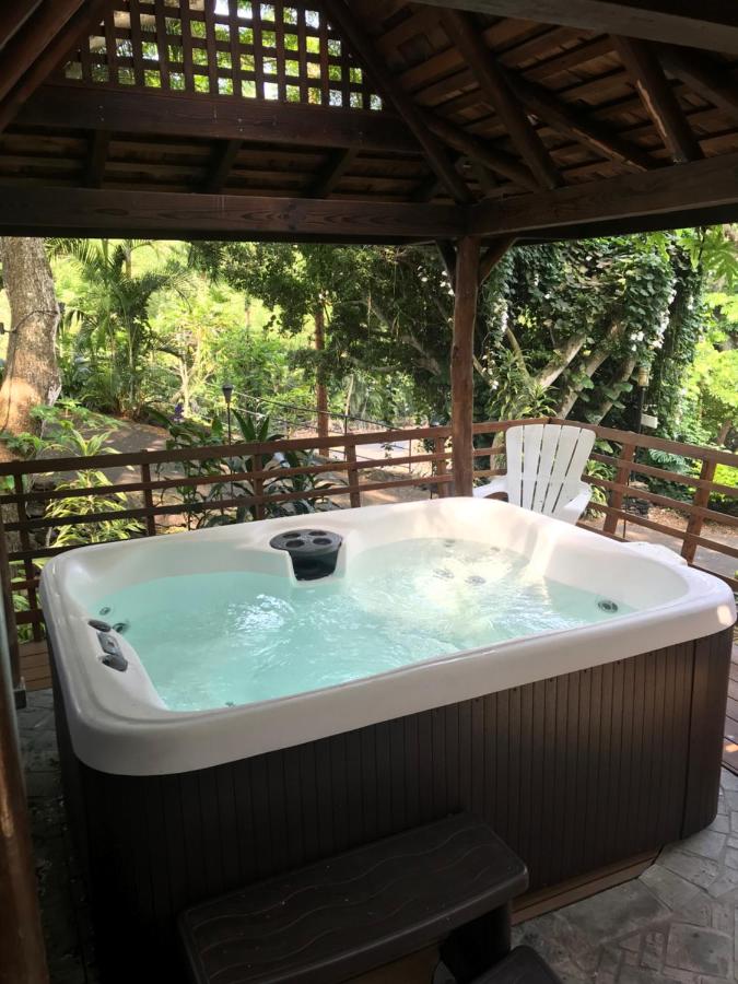 | Hale Maluhia Country Inn