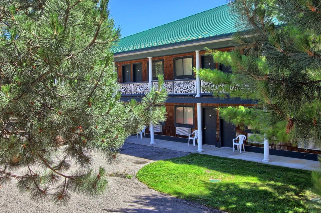 | The Legend Cottage Inn