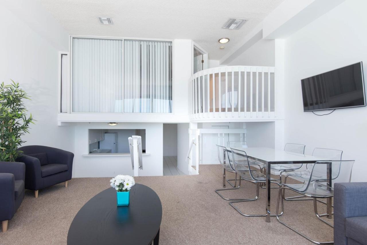 Duplex Ocean View with Balcony at New Point Miami Beach Apartments