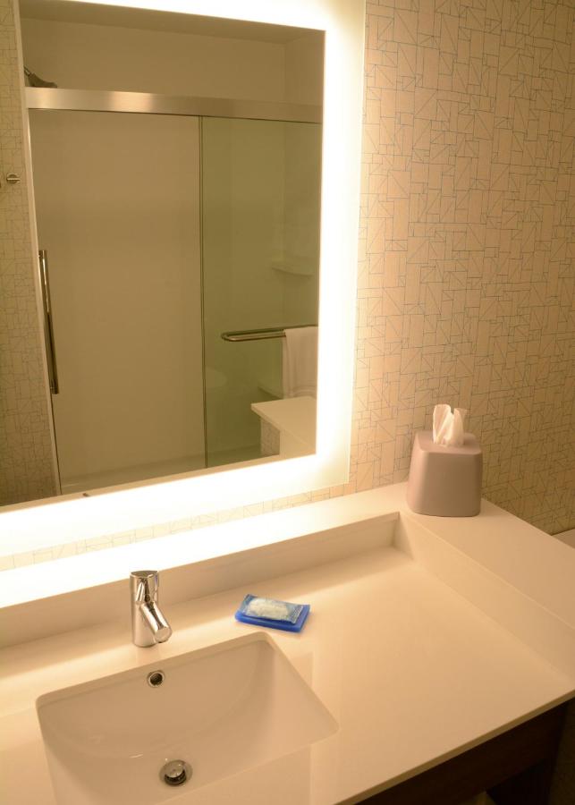 Suite - Hearing Accessible - Non-Smoking at Holiday Inn Express & Suites Pittsburgh - Monroeville by IHG