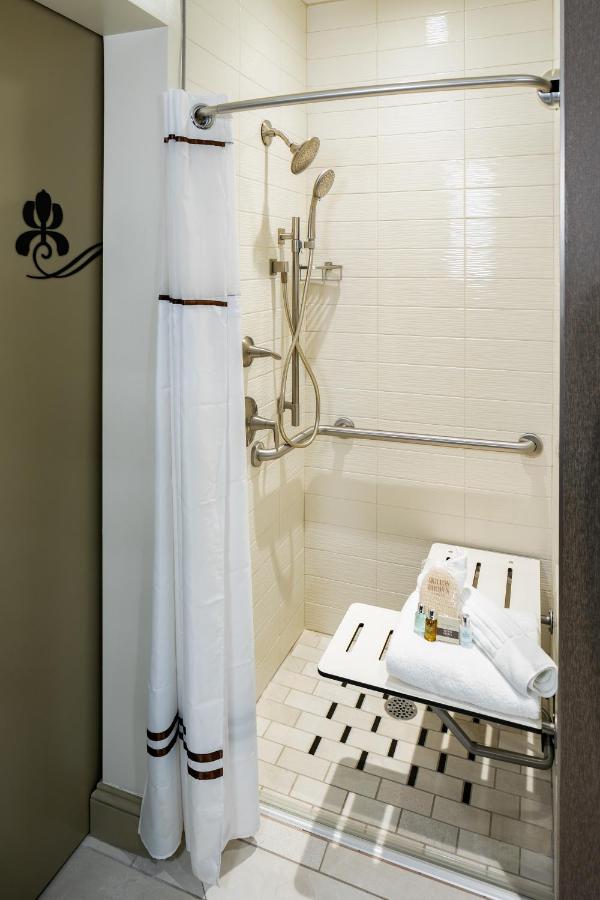 King Room - Disability Access at THE TENNESSEAN Hotel