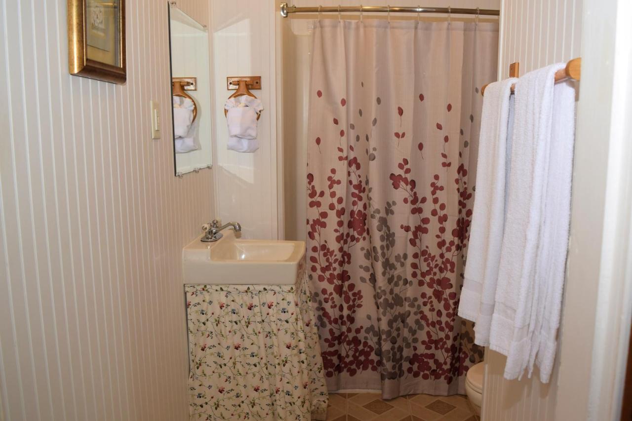 Two-Bedroom Suite at Blackbeard's Lodge