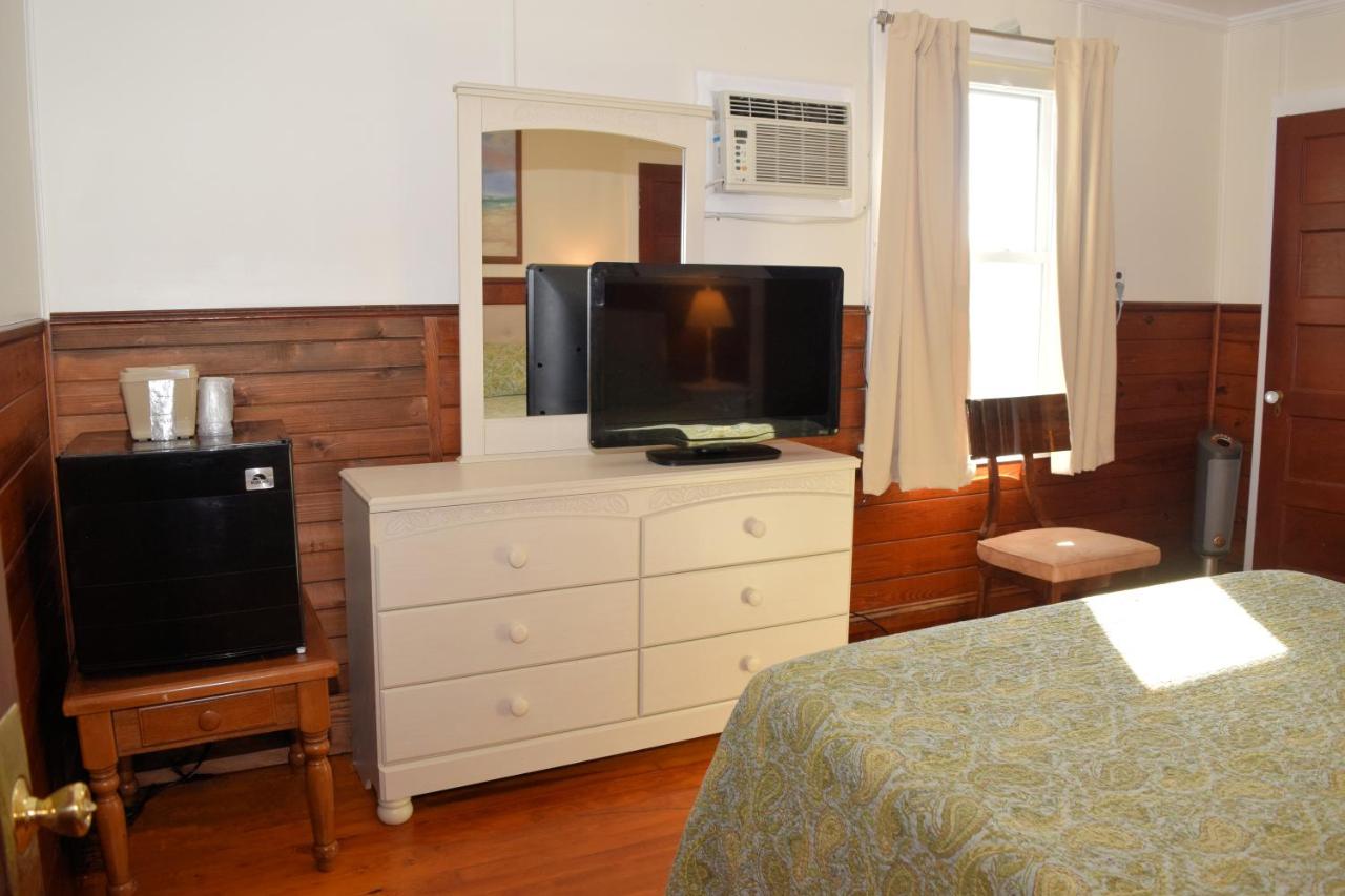 Two-Bedroom Suite at Blackbeard's Lodge