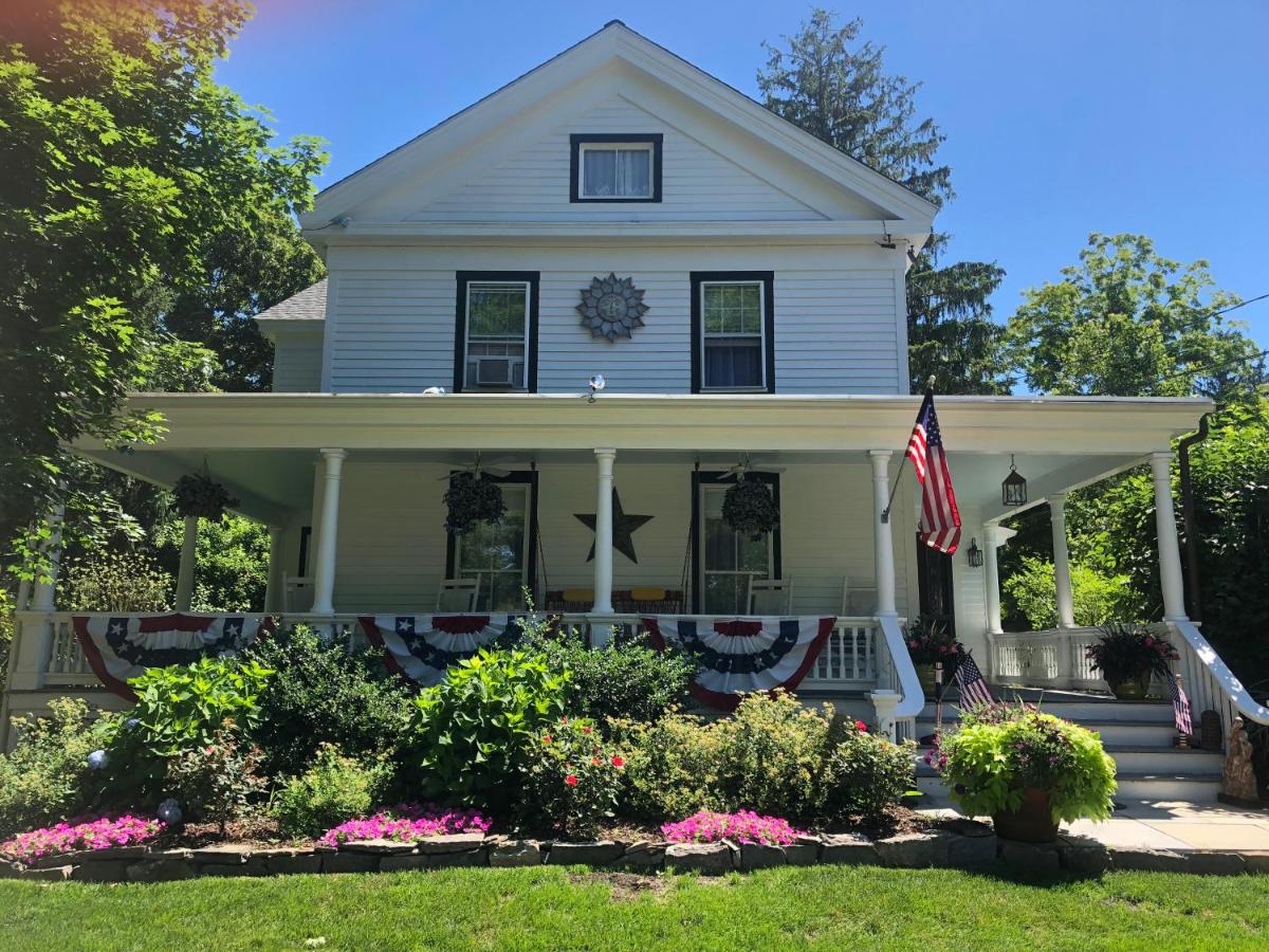 | Riverwind Inn Bed and Breakfast