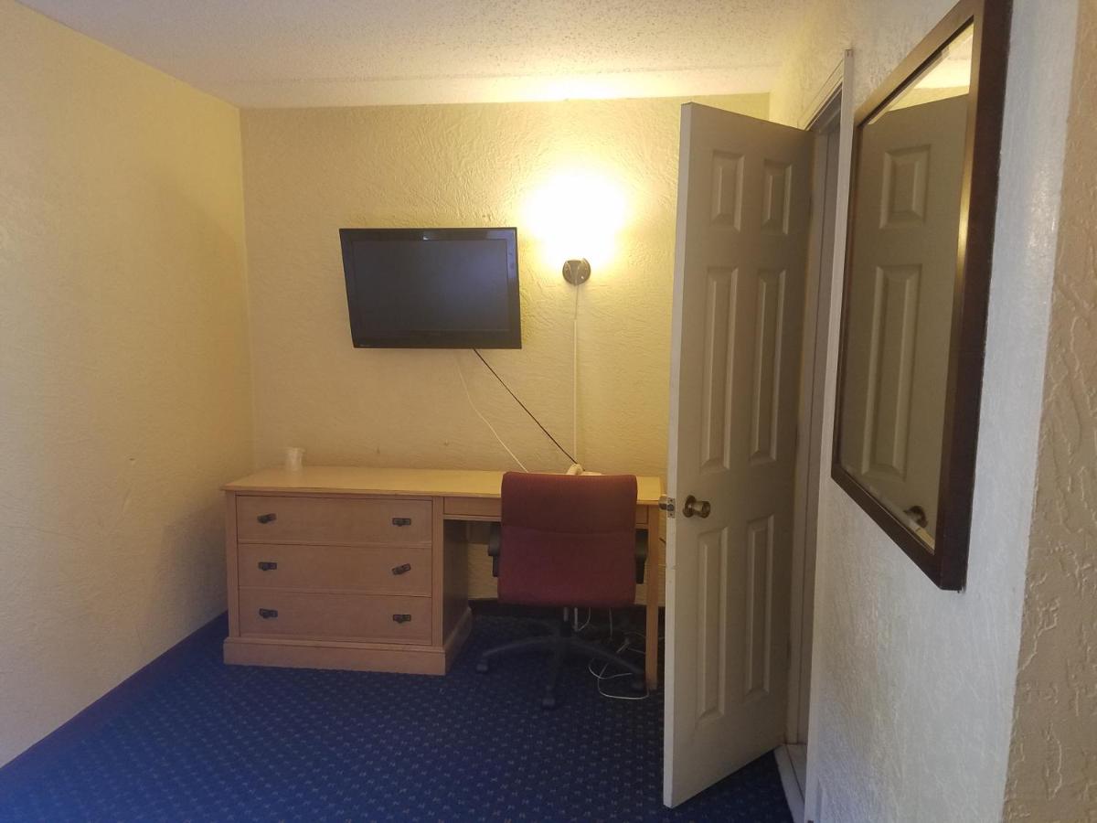  | La Casa Inn and Suites
