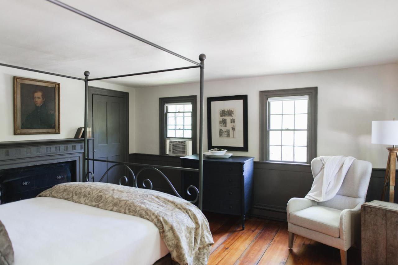  | Squire Tarbox Inn