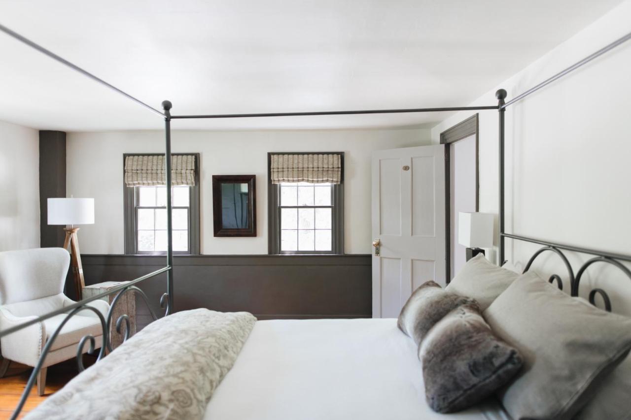  | Squire Tarbox Inn