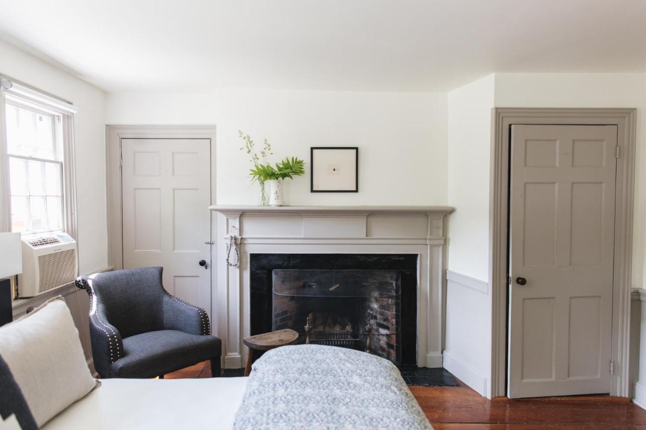  | Squire Tarbox Inn