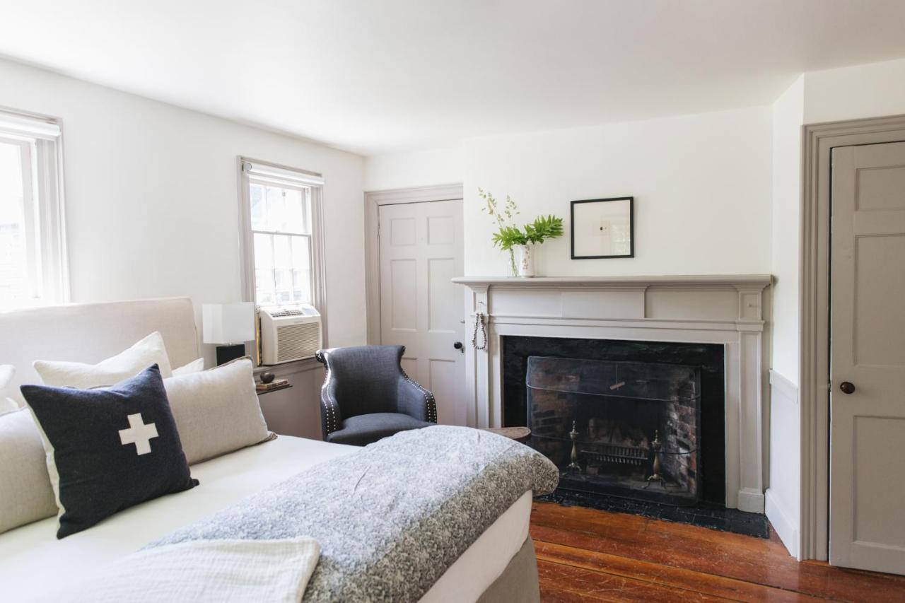  | Squire Tarbox Inn
