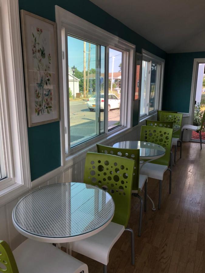 | SeaCoast Inn