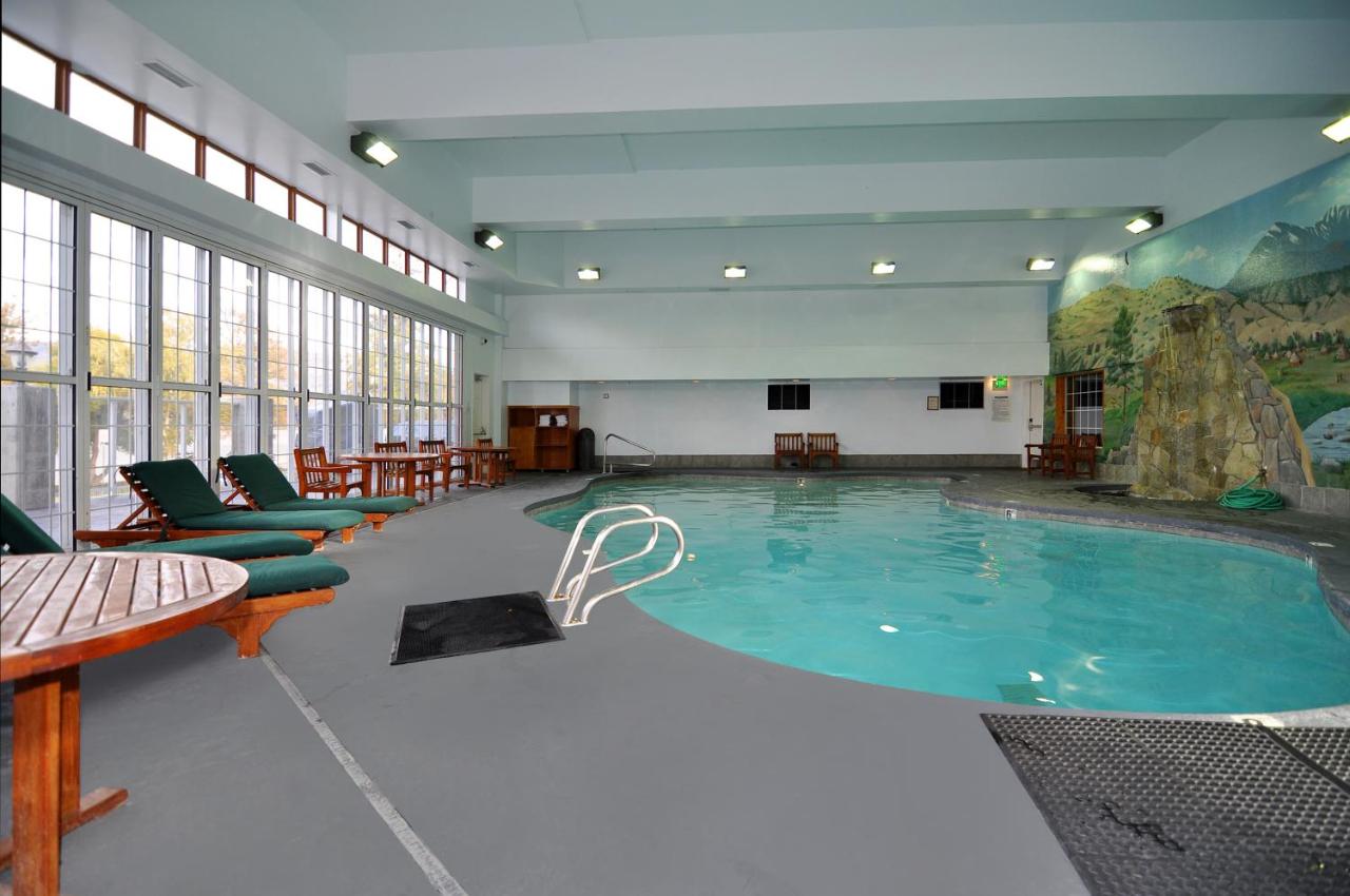 | Lakeside Lodge and Suites