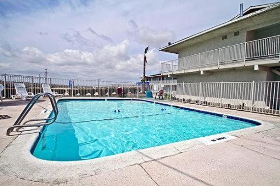| Hilltop Inn & Suites
