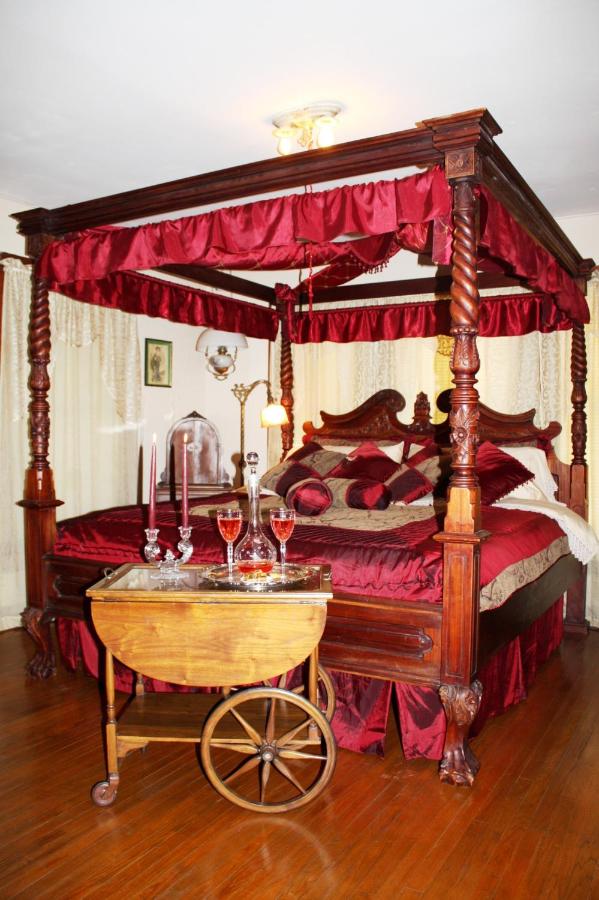| Alla's Historical Bed and Breakfast, Spa and Cabana