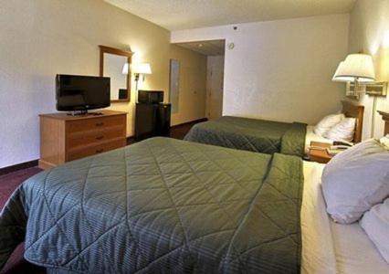 Double Room with Two Double Beds - Smoking at Quality Inn Magee