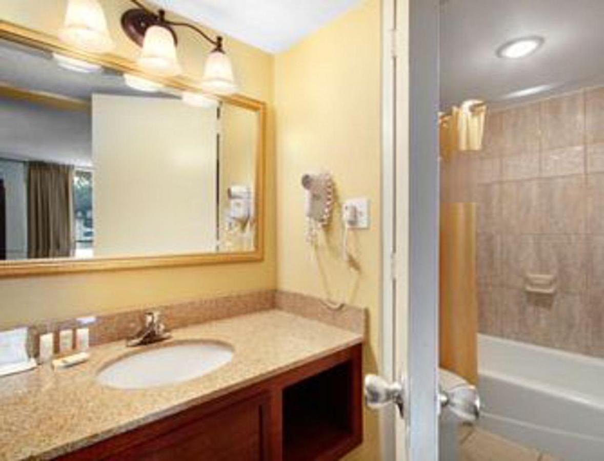 | Days Inn by Wyndham Washington DC/Gateway
