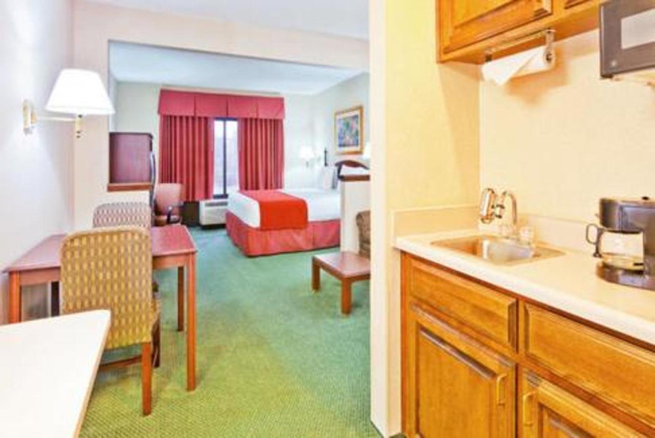  | Auburn Place Hotel & Suites Paducah