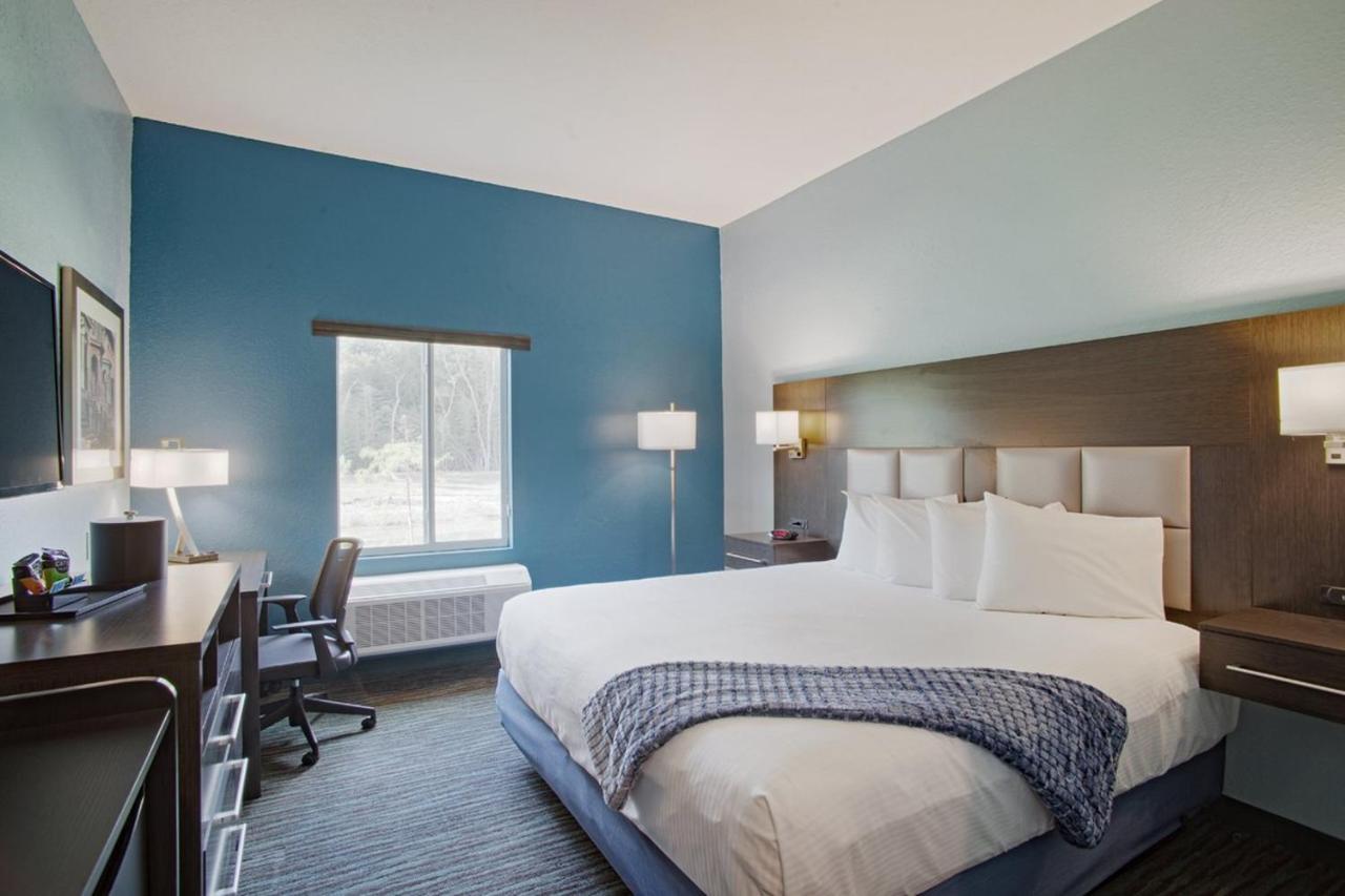 | Iris Garden Inn