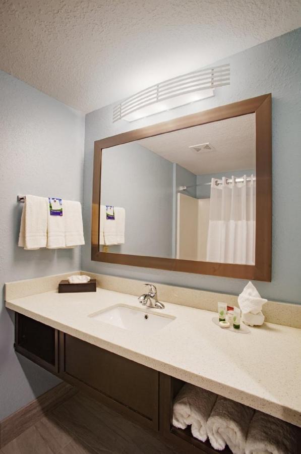| Iris Garden Inn