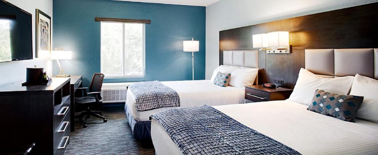 | Iris Garden Inn