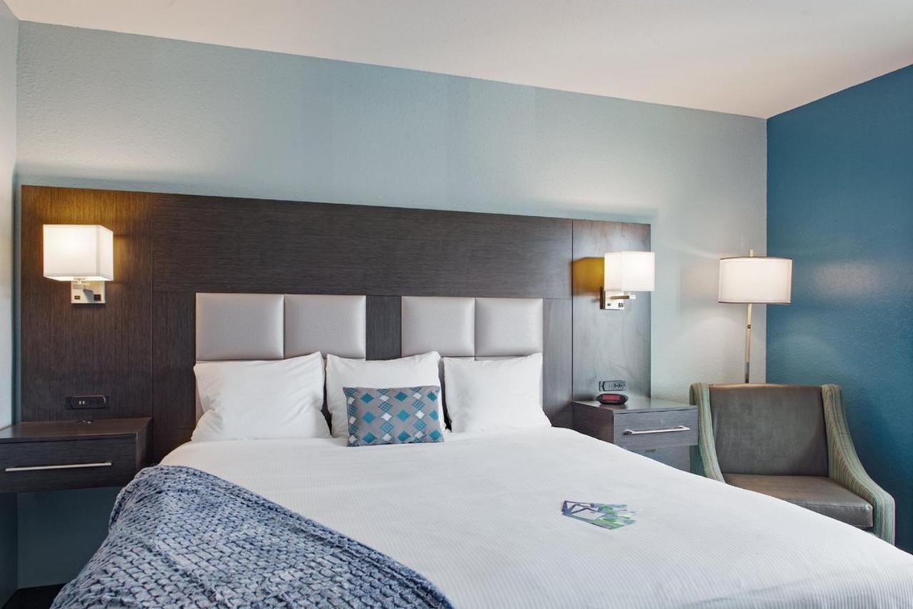 | Iris Garden Inn