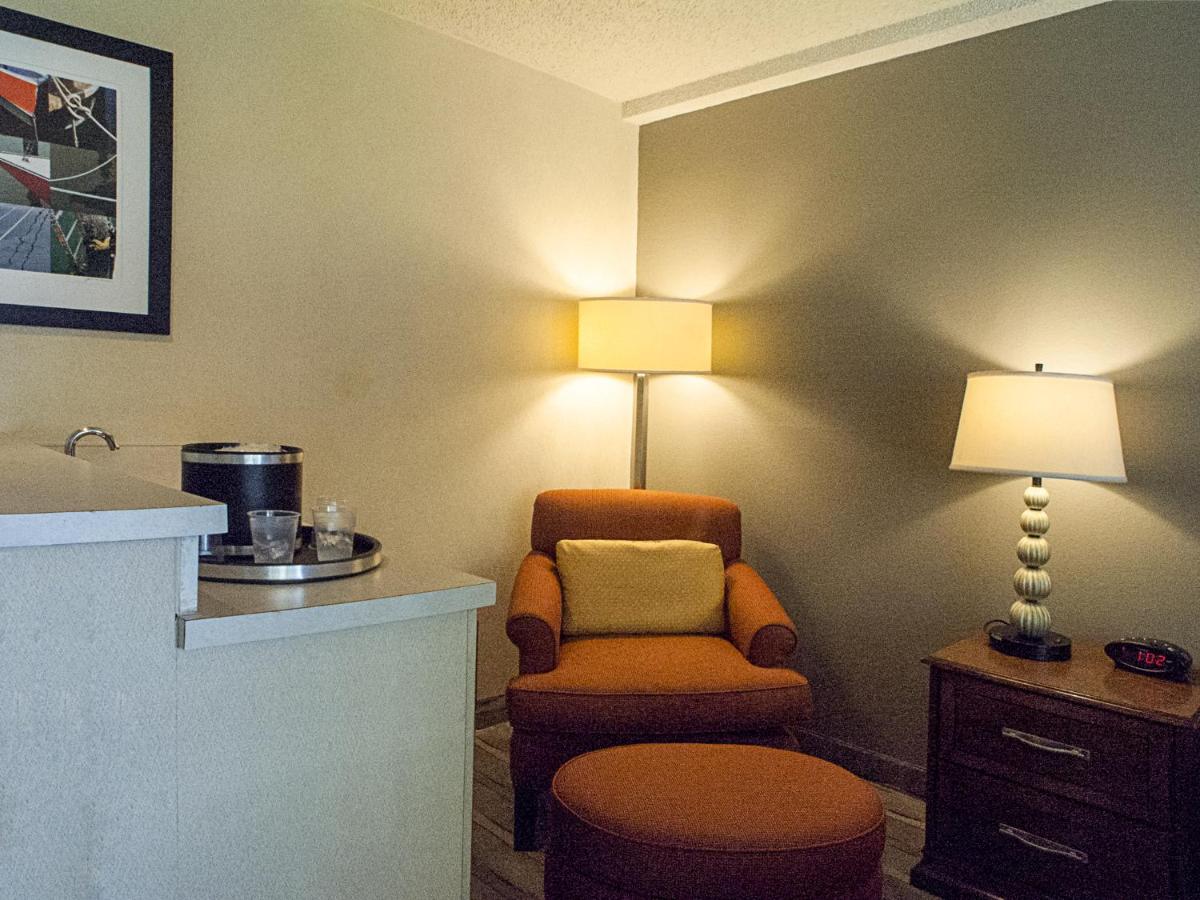 King Room at Inn At The Convention Center