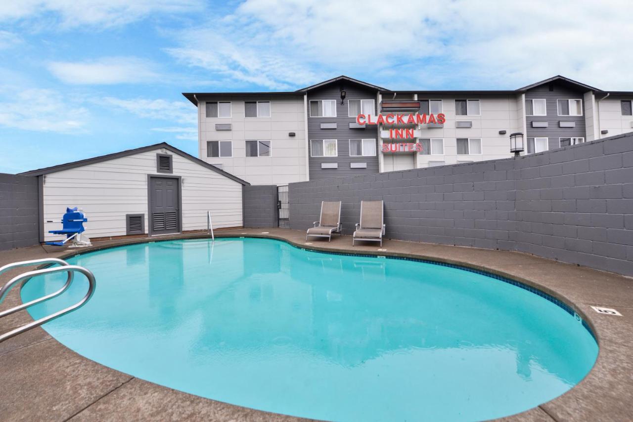 | Clackamas Inn and Suites