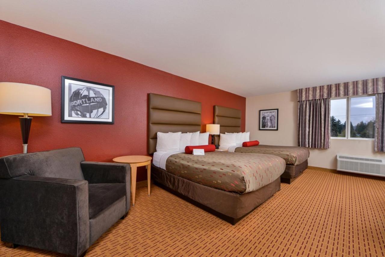 | Clackamas Inn and Suites