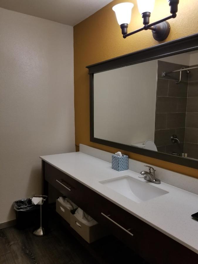 Deluxe Queen Room at Coast Inn at Lake Hood