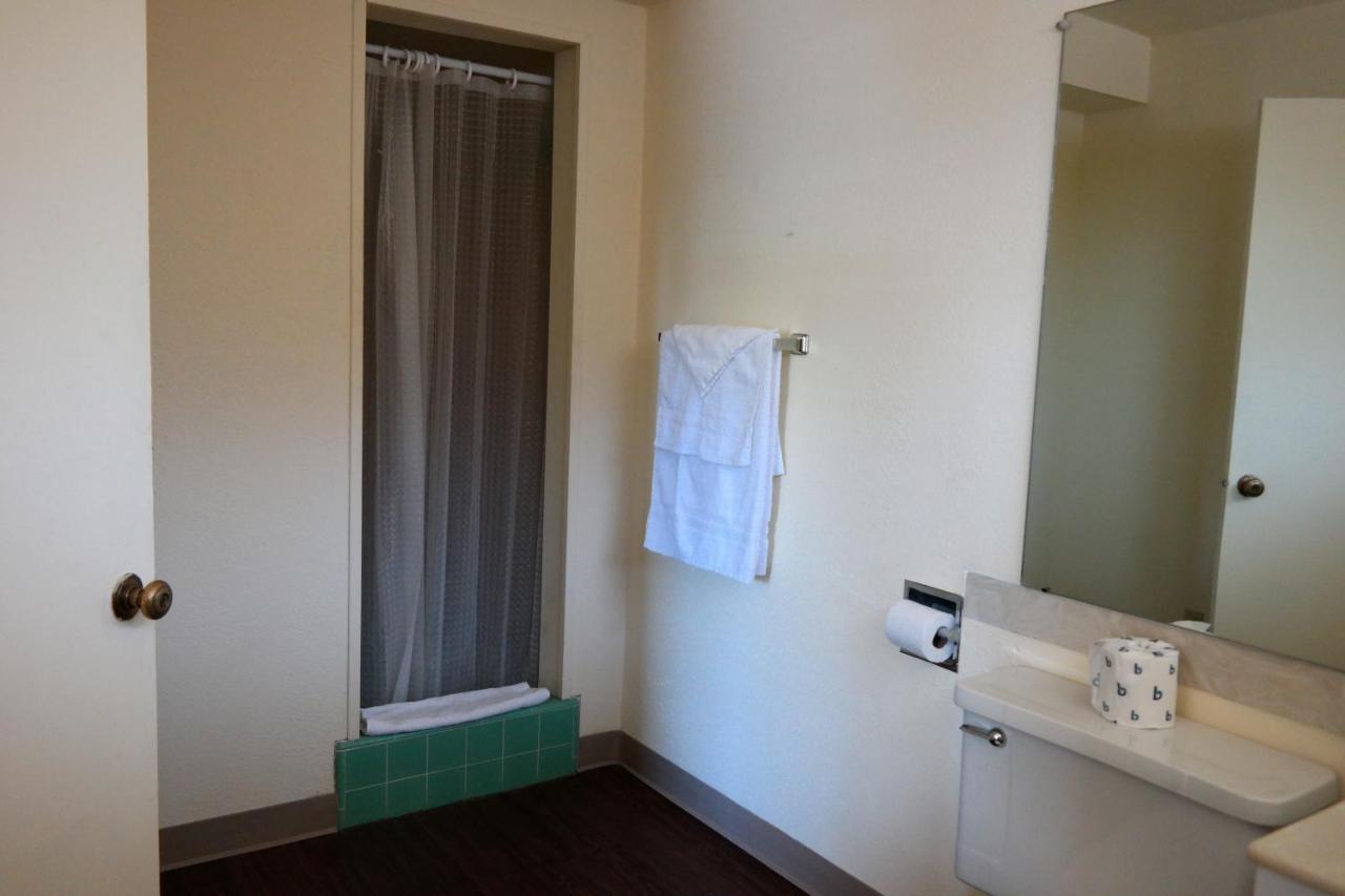  | River Park Inn