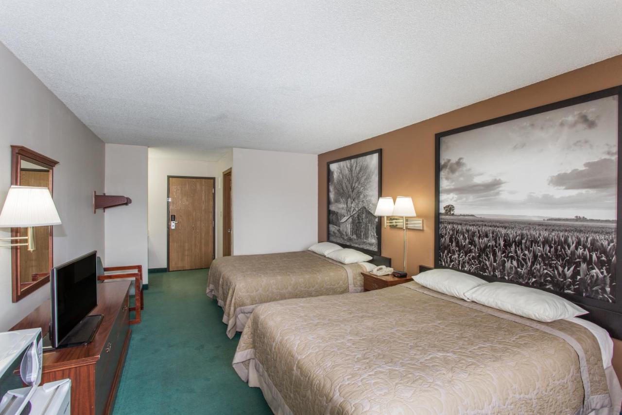 | Super 8 by Wyndham Richmond