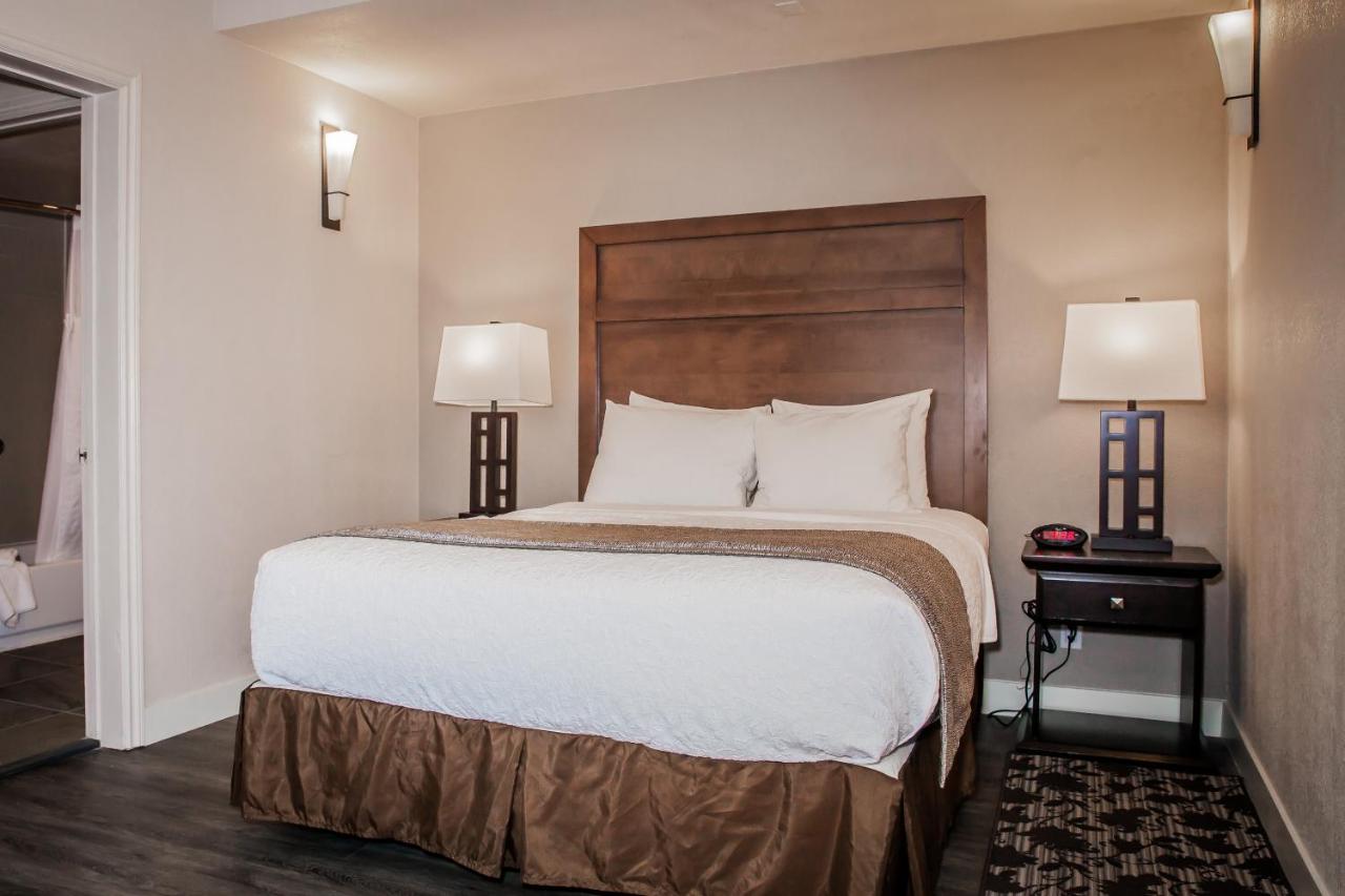 Queen Suite - Non-Smoking at Best Western Bishop Lodge