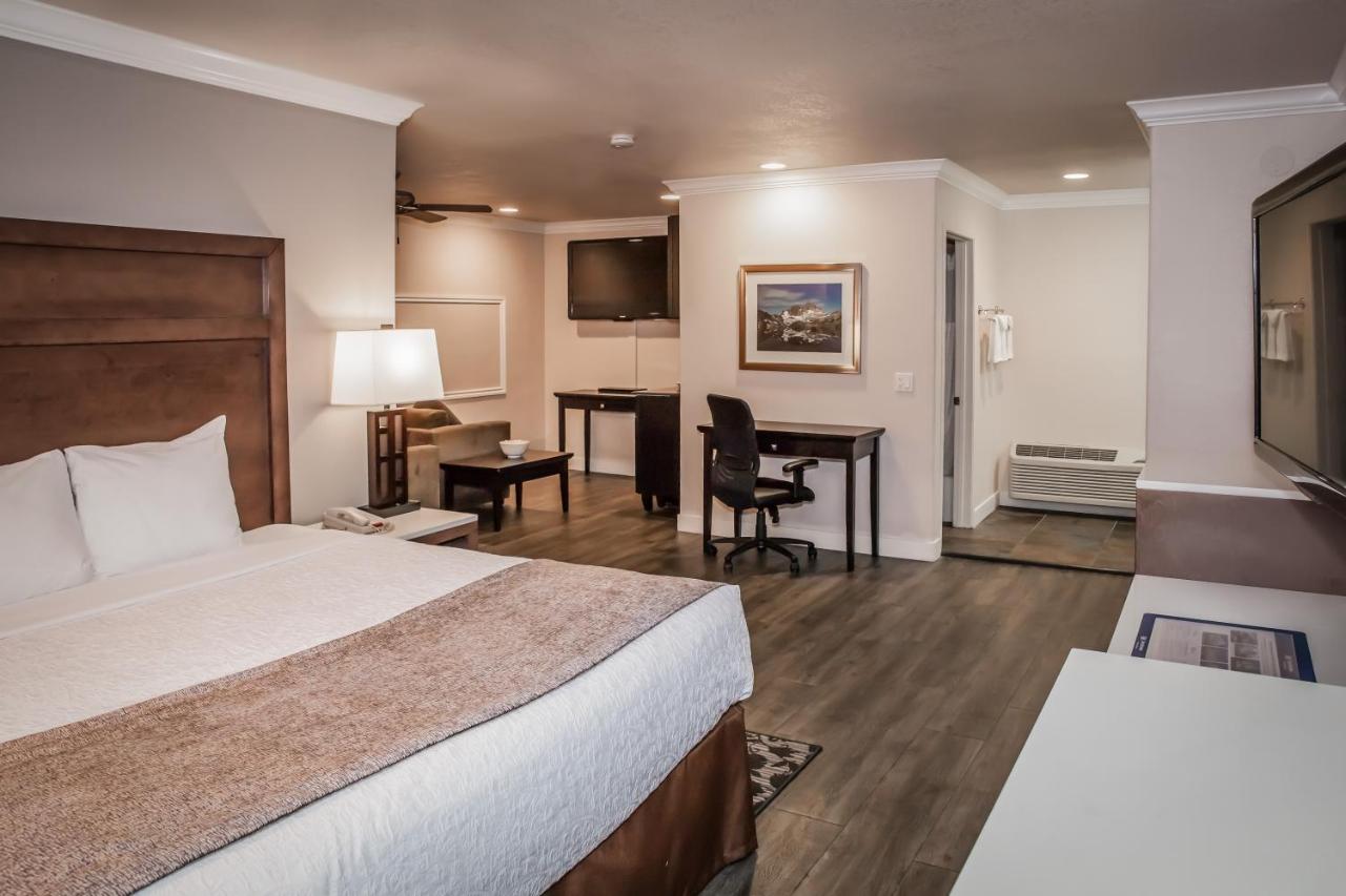 King Suite with Sofa Bed at Best Western Bishop Lodge