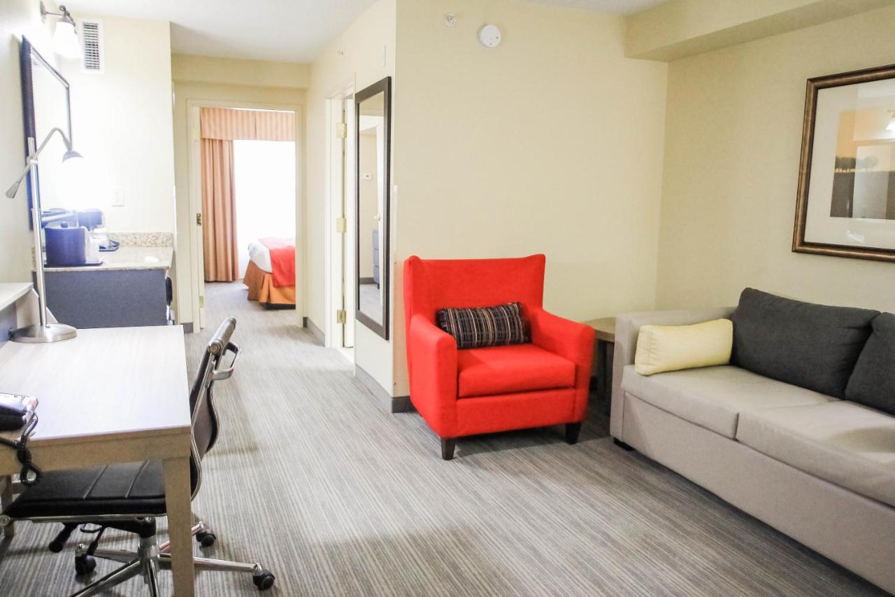 King Suite - Non-Smoking at Country Inn & Suites by Radisson, Chester, VA