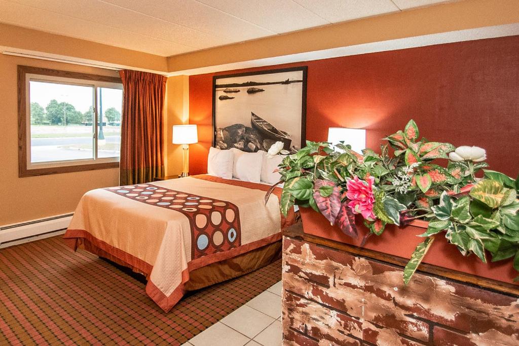 Queen Studio Suite - Non-Smoking at Super 8 by Wyndham Brooklyn Center/MPLS