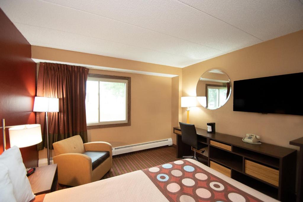Queen Room - Non-Smoking at Super 8 by Wyndham Brooklyn Center/MPLS