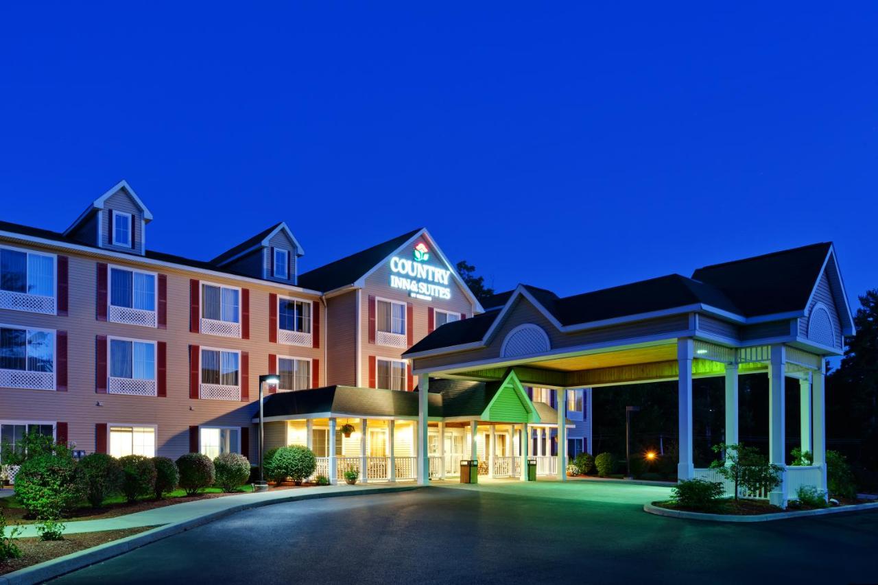 | Country Inn & Suites by Radisson Lake George