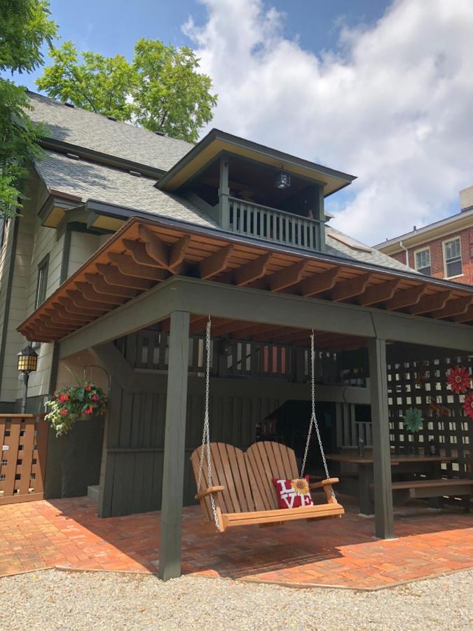 | Black Lantern Inn