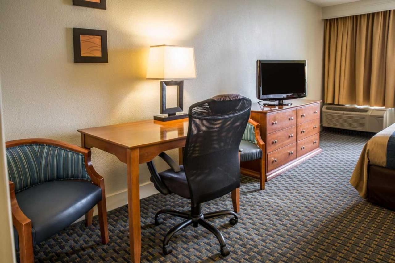 Room with Two Double Beds with Ocean View - Pet Friendly at Comfort Inn South Oceanfront